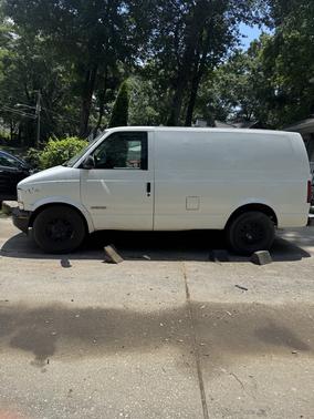 White 2001 Chevrolet Astro Base