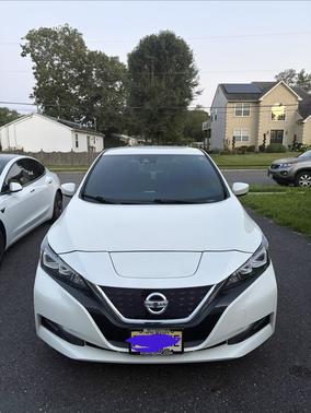 White 2019 Nissan Leaf SV