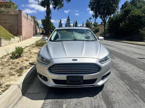 Silver 2014 Ford Fusion SE