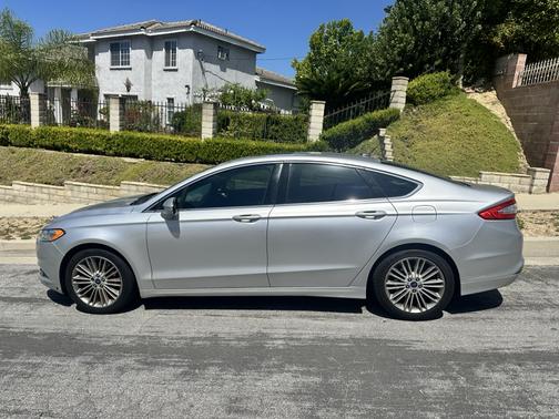 Silver 2014 Ford Fusion SE