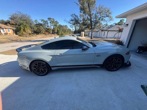 2022 Ford Mustang Mach 1