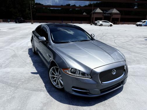 Gray 2013 Jaguar XJ Base