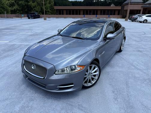 Gray 2013 Jaguar XJ Base