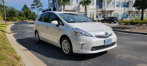 2013 Toyota Prius v Five