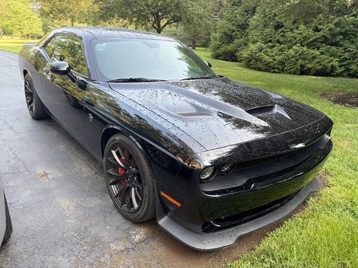 Black 2016 Dodge Challenger SRT Hellcat