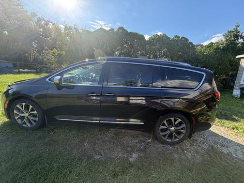 Brown 2017 Chrysler Pacifica Limited