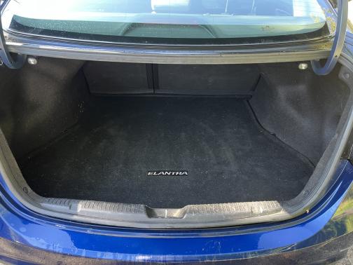 2013 Hyundai ELANTRA SE