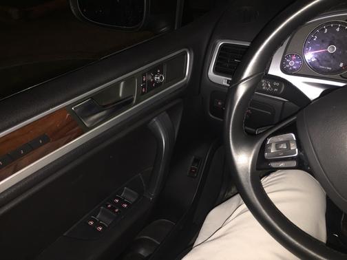 Brown 2011 Volkswagen Touareg VR6 Lux