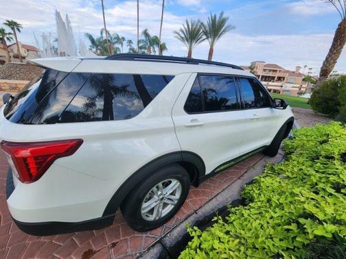 White 2022 Ford Explorer XLT
