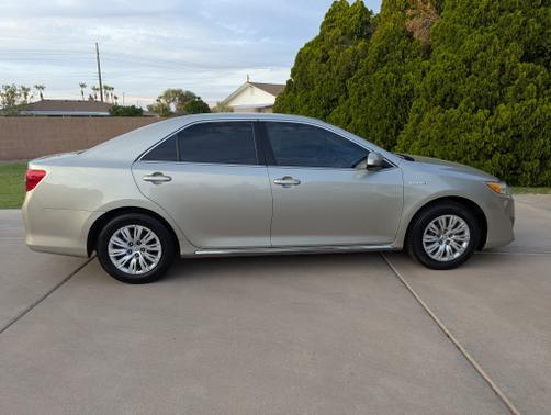 2014 Toyota Camry Hybrid LE