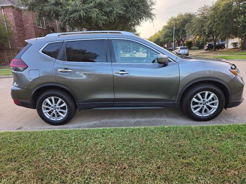 Gray 2018 Nissan Rogue SV