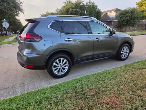 Gray 2018 Nissan Rogue SV