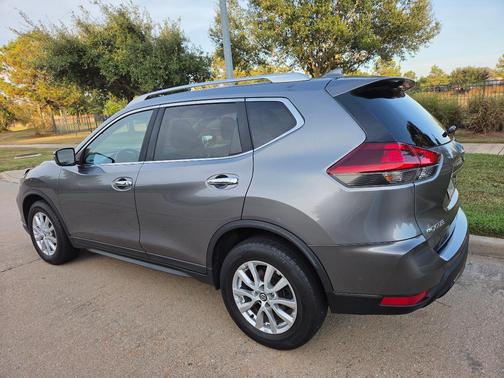 Gray 2018 Nissan Rogue SV