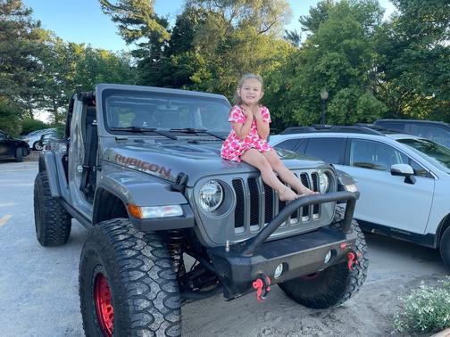 Photo 3 of 9 of 2019 Jeep Wrangler Unlimited Rubicon