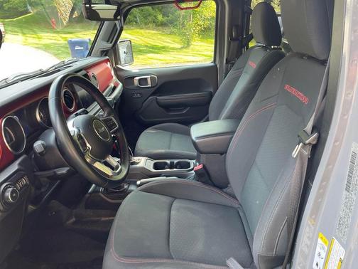 Photo 5 of 9 of 2019 Jeep Wrangler Unlimited Rubicon