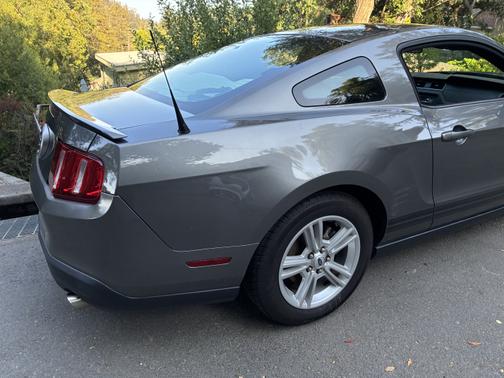 2010 Ford Mustang Base