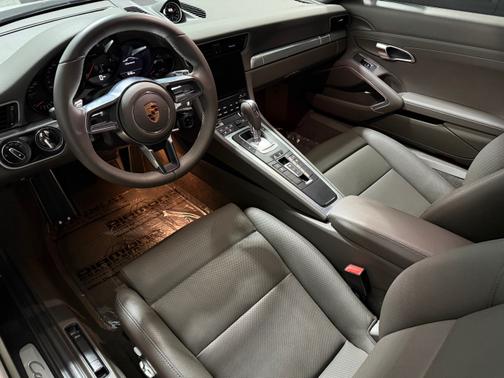 2017 Porsche 911 Carrera