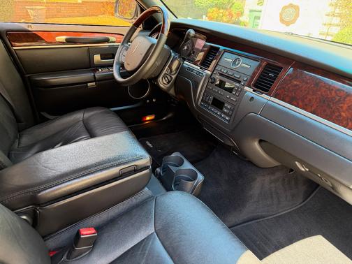 2008 Lincoln Town Car Signature Limited