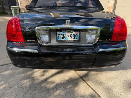 Black 2008 Lincoln Town Car Signature Limited