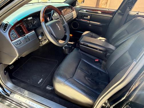 2008 Lincoln Town Car Signature Limited