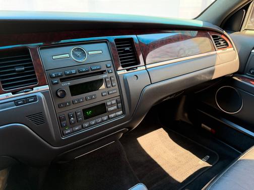 2008 Lincoln Town Car Signature Limited