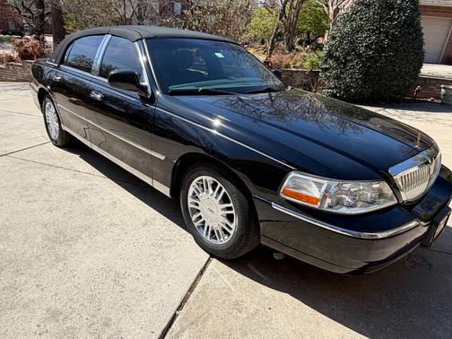 2008 Lincoln Town Car Signature Limited