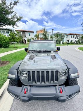 Gray 2018 Jeep Wrangler Unlimited Rubicon