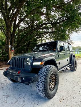 Gray 2018 Jeep Wrangler Unlimited Rubicon