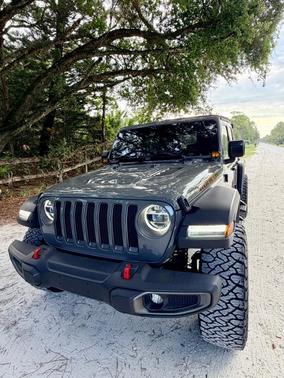 Gray 2018 Jeep Wrangler Unlimited Rubicon