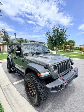 Gray 2018 Jeep Wrangler Unlimited Rubicon