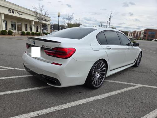 White 2019 BMW 750 i