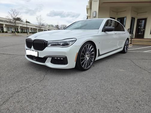 White 2019 BMW 750 i