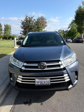 Blue 2019 Toyota Highlander XLE