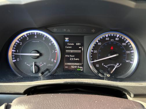 Blue 2019 Toyota Highlander XLE
