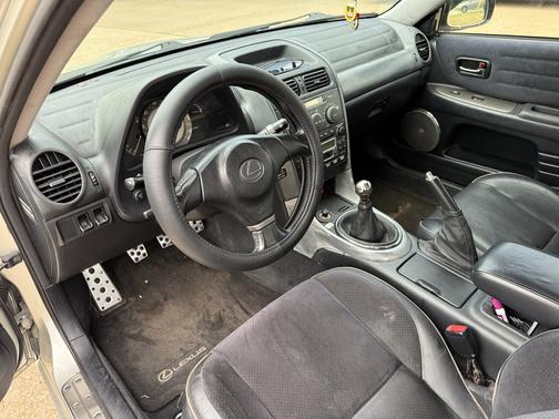 2002 Lexus IS 300 Base