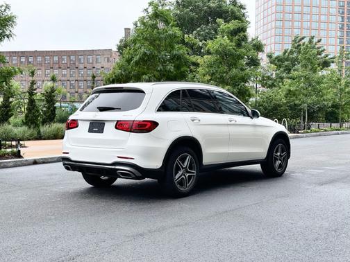 White 2021 Mercedes-Benz GLC 300 4MATIC