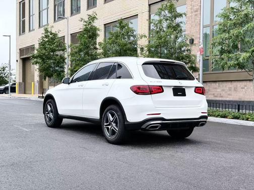 White 2021 Mercedes-Benz GLC 300 4MATIC