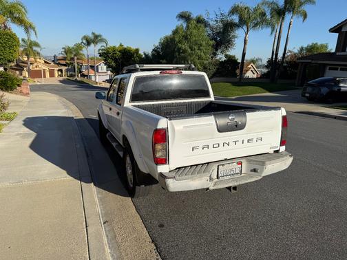 2001 Nissan Frontier SE Crew Cab