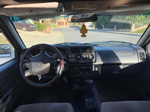 2001 Nissan Frontier SE Crew Cab
