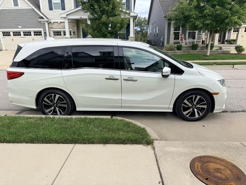 White 2018 Honda Odyssey Elite