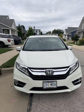 White 2018 Honda Odyssey Elite