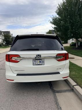 White 2018 Honda Odyssey Elite