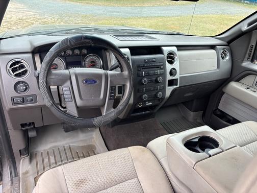 Gray 2010 Ford F-150 Lariat SuperCab