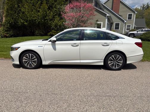 White 2018 Honda Accord Hybrid Touring
