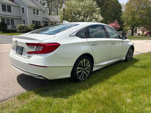 White 2018 Honda Accord Hybrid Touring