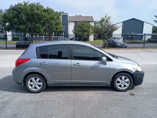 Silver 2007 Nissan Versa SL