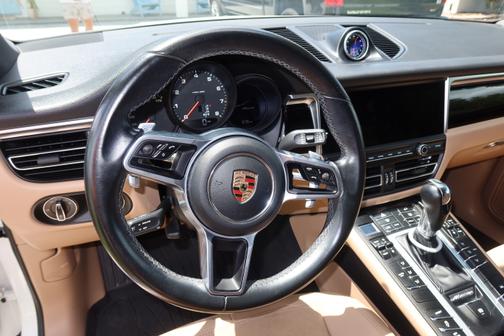 2020 Porsche Macan Macan