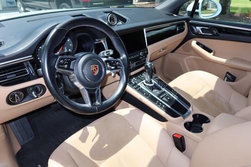 2020 Porsche Macan Macan