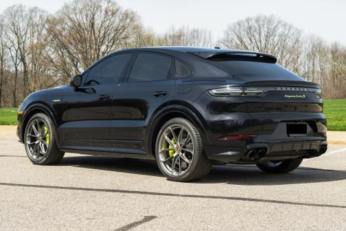 2020 Porsche Cayenne E-Hybrid Coupe Turbo S