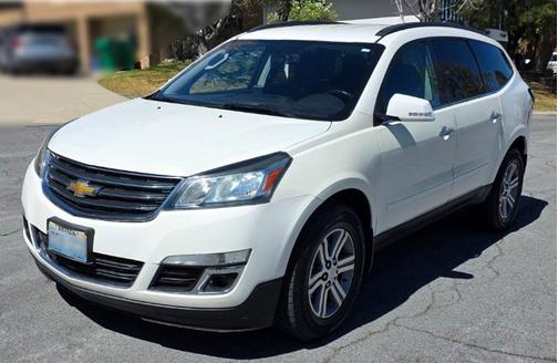 White 2015 Chevrolet Traverse 2LT
